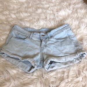 H&M light wash jean shorts